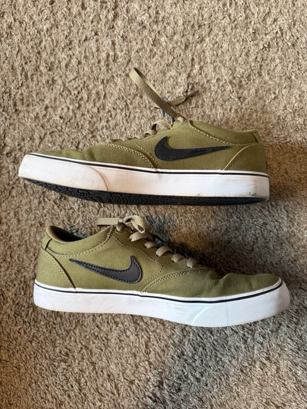 Men's Nike SB Olive Canvas Shoes - Picture 2 of 7